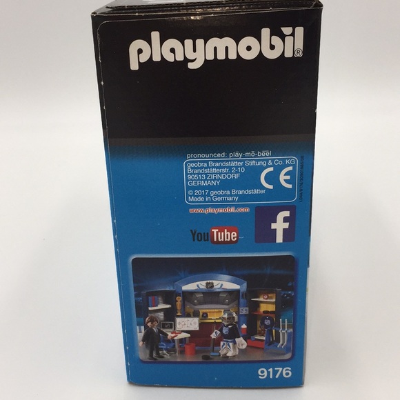 Playmobil NHL Hockey Locker Room Play Box 9176 - Picture 6 of 12